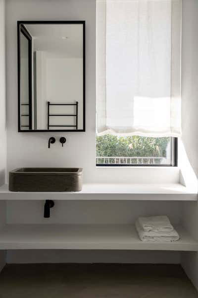  Modern Family Home Bathroom. Lentisco by Estudio Gomez Garay.