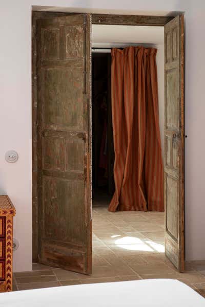  Traditional Bohemian Family Home Storage Room and Closet. Isabel la Católica by Estudio Gomez Garay.