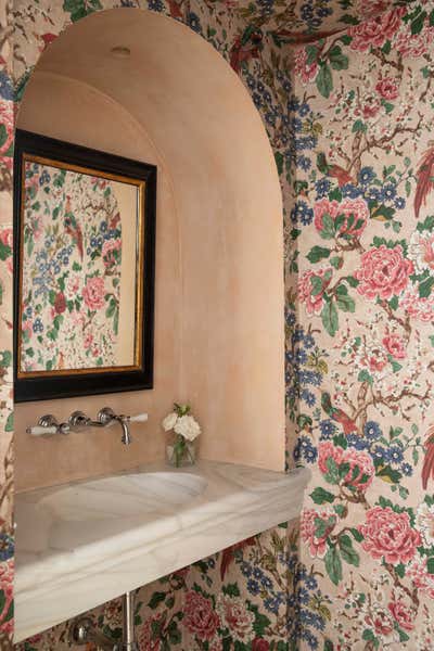  Traditional Family Home Bathroom. Isabel la Católica by Estudio Gomez Garay.