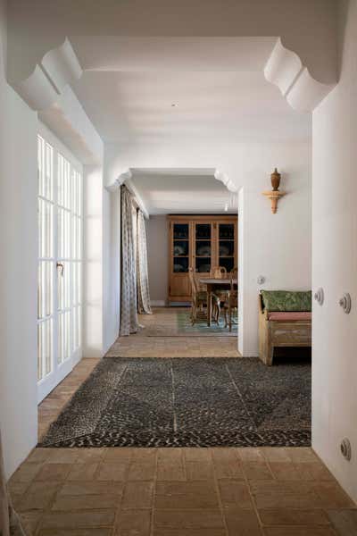 Traditional Family Home Entry and Hall. Isabel la Católica by Estudio Gomez Garay.