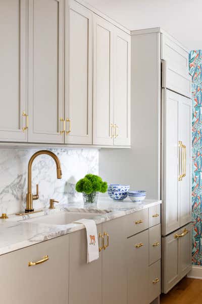  Hollywood Regency Apartment Kitchen. Gold Coast Apartment by Sarah Vaile Design.