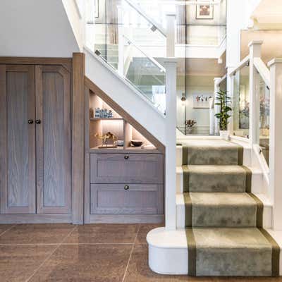  English Country Entry and Hall. Entrance Hall, Landing  Feature Bathroom by Haysey Design & Consultancy.