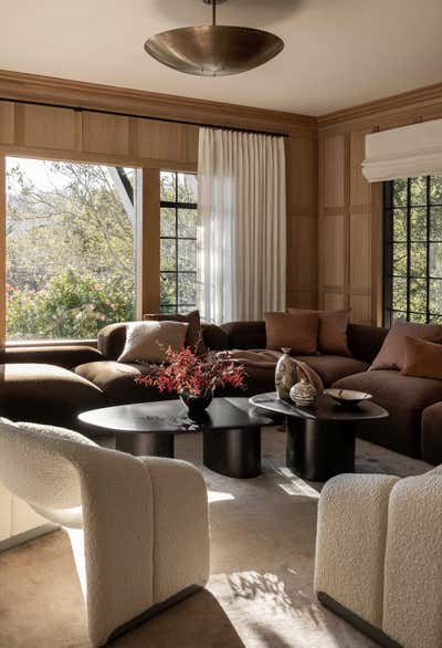  Transitional English Country Living Room. M House by Studio Montemayor.