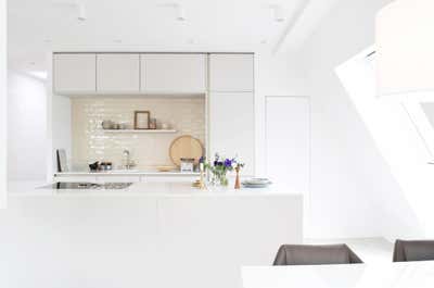  Minimalist Family Home Kitchen. INTERIOR DESIGN: Penthouse by AGNES MORGUET Interior Art & Design.