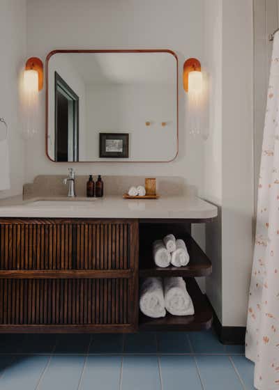  Modern Hotel Bathroom. OZARKER LODGE by Parini Design.
