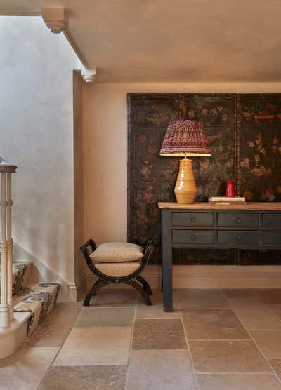  Traditional Country House Entry and Hall. Countryside Retreat by Studio Duggan.