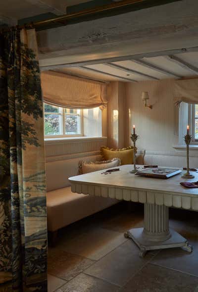  Traditional Dining Room. Countryside Retreat by Studio Duggan.