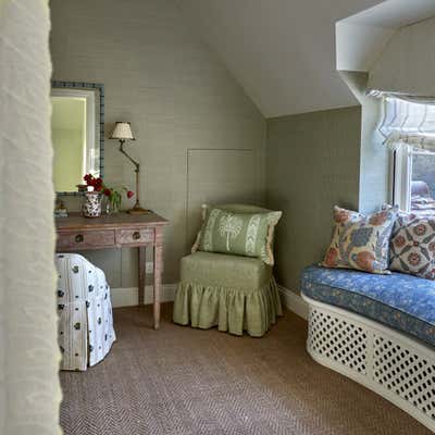  Cottage English Country Country House Bedroom. Countryside Retreat by Studio Duggan.