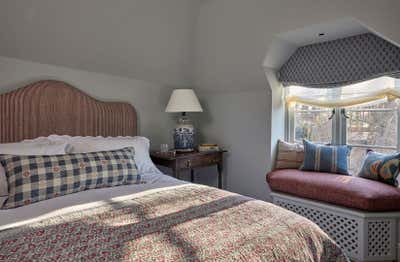  Cottage Bedroom. Countryside Retreat by Studio Duggan.