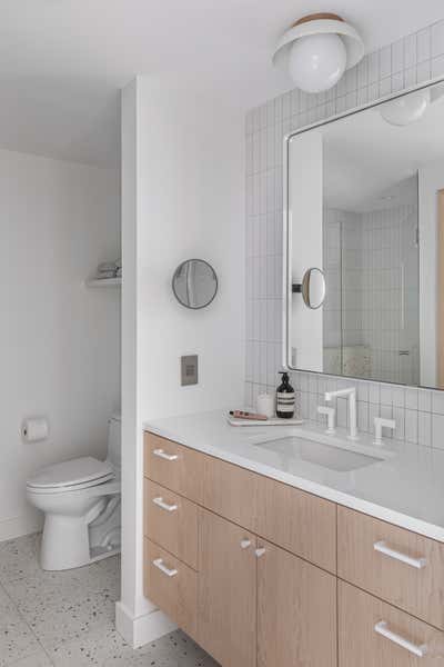 Contemporary Apartment Bathroom. Downtown Penthouse by THESIS Studio Architecture.