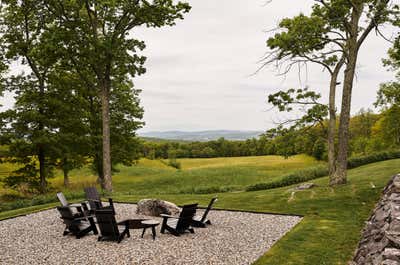 Modern Patio and Deck. Skunks Misery Road by Studio Todd Raymond.