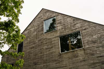  Modern Family Home Exterior. Skunks Misery Road by Studio Todd Raymond.