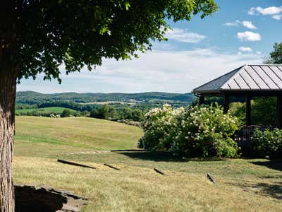 Modern Exterior. Old Gordon Farm Road by Studio Todd Raymond.