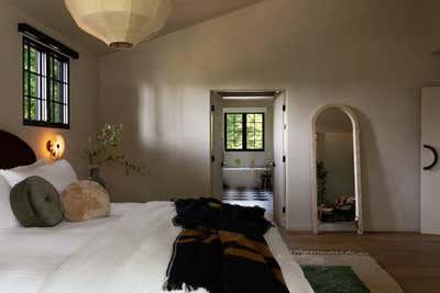  Minimalist Organic Bedroom. Woodman by Aker Interiors.