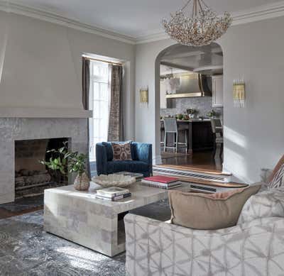  Coastal Family Home Living Room. Robsart  by Imparfait Design Studio.