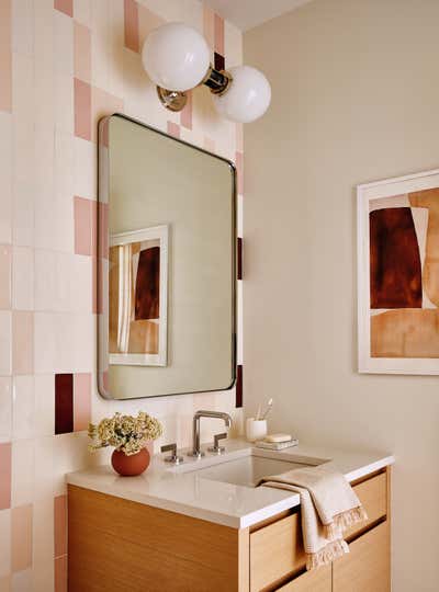 Modern Family Home Bathroom. Emily's House by Chango & Co..