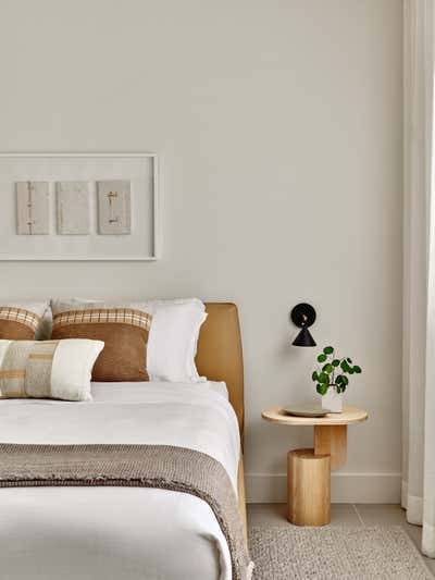  Modern Bedroom. Long Island Seaside by Chango & Co..