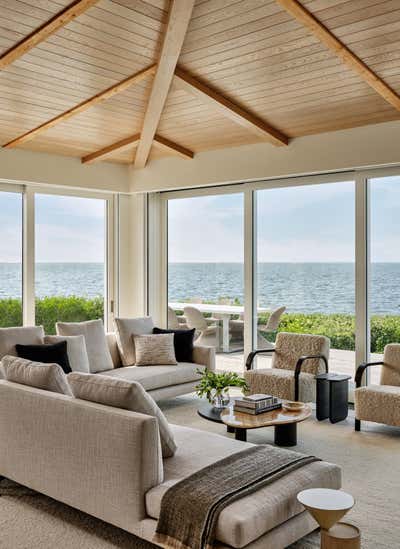  Minimalist Family Home Living Room. Long Island Seaside by Chango & Co..