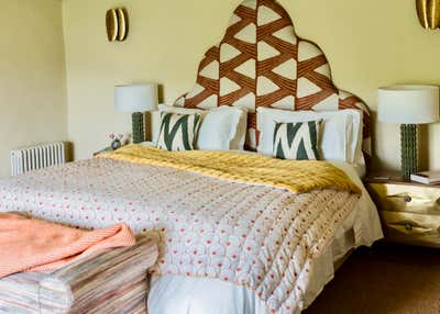  Mid-Century Modern Country House Bedroom. Country cottage  by Siobhan Loates Design LTD.