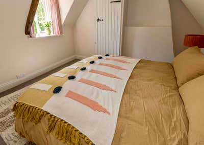  Cottage Bedroom. Country cottage  by Siobhan Loates Design LTD.
