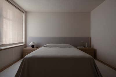  Minimalist Mid-Century Modern Apartment Bedroom. Morton by Westbourne Studio.