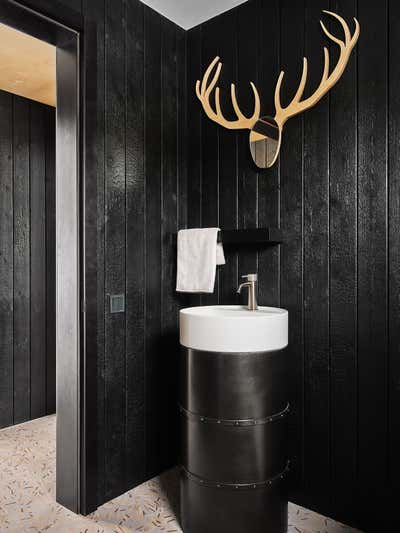  Scandinavian Country House Bathroom. Private House by Diamantine Property Mgt.