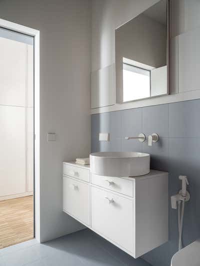  Modern Bathroom. Private Apartment by Petr Grigorash.