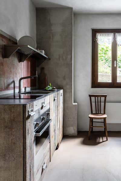  Rustic Vacation Home Kitchen. Private House by Petr Grigorash.