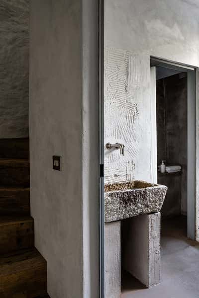 Rustic Vacation Home Bathroom. Private House by Petr Grigorash.