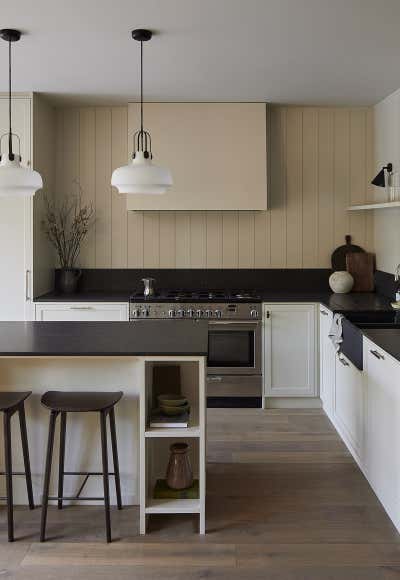  Contemporary English Country Kitchen. Kew Gardens  by studio.skey.
