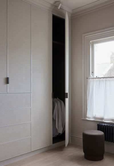  Contemporary Minimalist Bedroom. Queens Park Terrace by studio.skey.