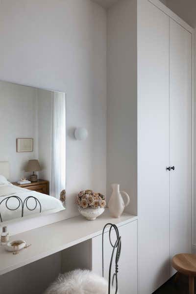  Minimalist Contemporary Bedroom. Gloucester Street by studio.skey.