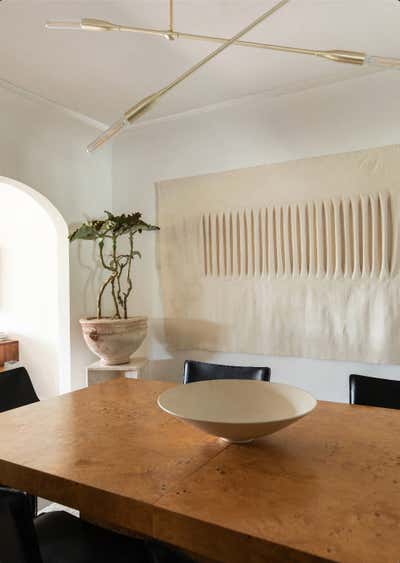  Mid-Century Modern Family Home Dining Room. Spanish Modern Bungalow by Shialice Spatial Design.