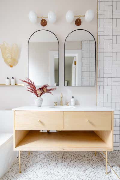  Minimalist Mid-Century Modern Vacation Home Bathroom. Bliss House Grand 2-Bedroom by Moonraker Studio.