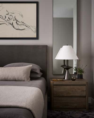  Modern Bedroom. WEST LOOP PIEDE-À-TERRE by Studio Sven.