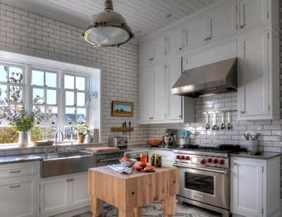  Traditional Vacation Home Kitchen. Eastern Shore Grandeur by Purple Cherry Architects.