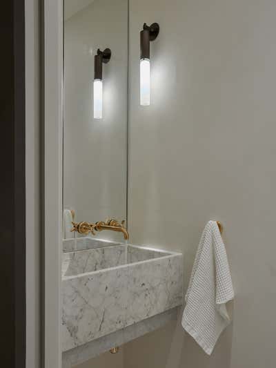  Eclectic Family Home Bathroom. Lith Hall  by studio.skey.