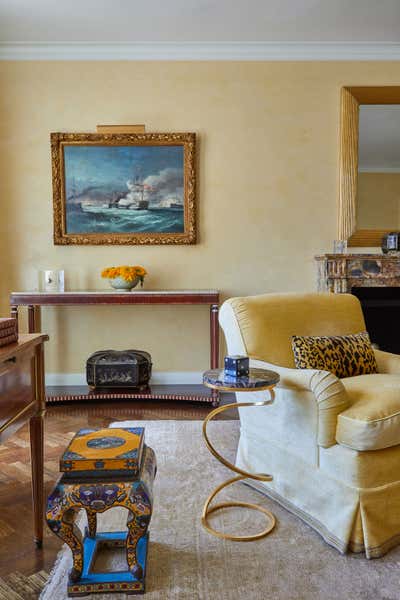  Traditional Transitional Living Room. Upper East Side Apartment by Harry Heissmann Inc..