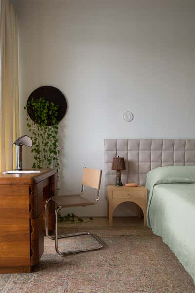  Mid-Century Modern Bachelor Pad Bedroom. Louver House by STUDIO SANTOS.