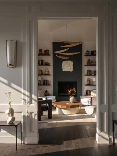  Traditional Family Home Living Room. Oakland by STUDIO SANTOS.