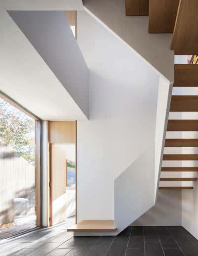  Mid-Century Modern Entry and Hall. Amagansett Beach House by Rees Roberts & Partners.