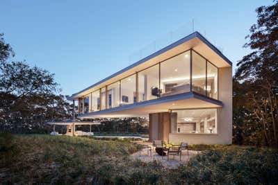  Contemporary Mid-Century Modern Beach House Exterior. Amagansett Beach House by Rees Roberts & Partners.