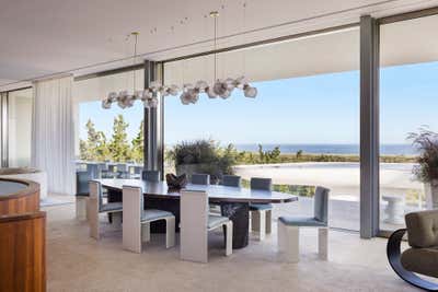  Mid-Century Modern Beach House Dining Room. Bridgehampton Beach House by Rees Roberts & Partners.