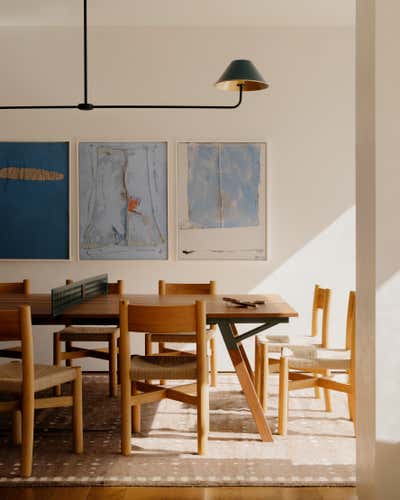  Scandinavian Family Home Dining Room. Jardim by Studio Zuchowicki, LLC.