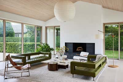  Mid-Century Modern Vacation Home Living Room. Amagansett Lanes by Monica Fried Design.