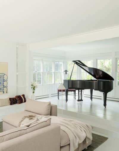 Modern Living Room. ERA Bellport by Elizabeth Roberts Architects.