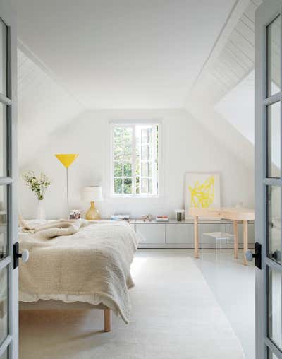 Modern Bedroom. ERA Bellport by Elizabeth Roberts Architects.
