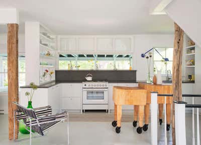  Modern Beach House Kitchen. ERA Bellport by Elizabeth Roberts Architects.