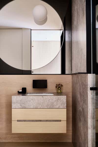 Modern Bathroom. Central Park Duplex by Workshop APD.