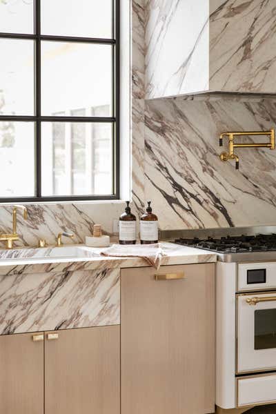  Modern Beach House Kitchen. Sagaponack Beach House  by Tamara Magel.